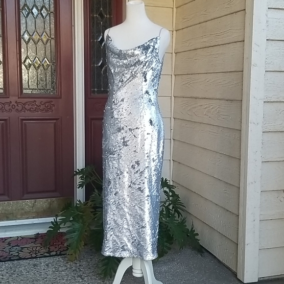 Lulu's No Signs Silver Sequin Midi Dress NWT - Picture 4 of 9